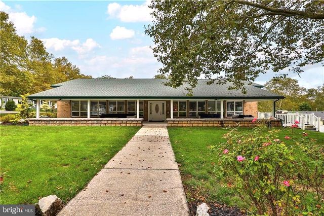 2 HICKORY HILLS DR, Bath, PA 18014