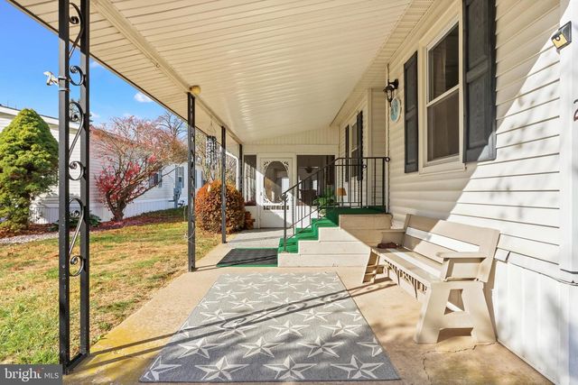 2 HICKORY HILLS DR, Bath, PA 18014