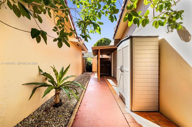 7476 SW 112th Pl, Miami, FL 33173