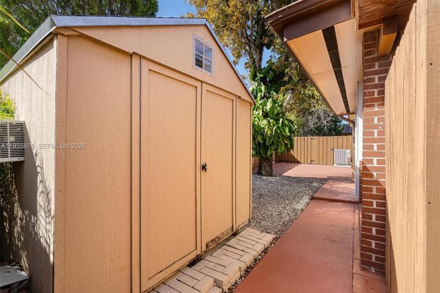 7476 SW 112th Pl, Miami, FL 33173