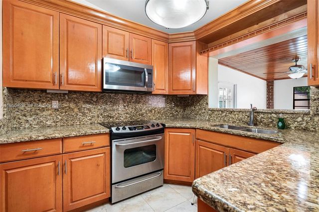 7476 SW 112th Pl, Miami, FL 33173