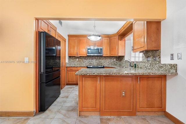 7476 SW 112th Pl, Miami, FL 33173