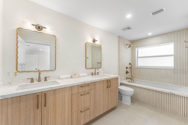 654 W Lakewoode Circle, Delray Beach, FL 33445