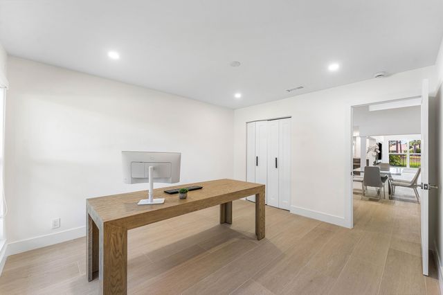 654 W Lakewoode Circle, Delray Beach, FL 33445