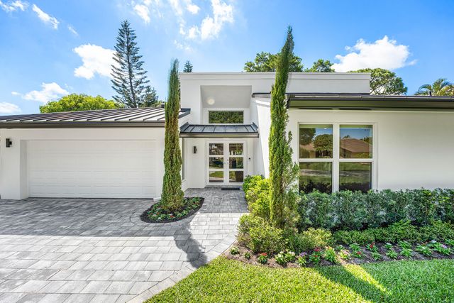 654 W Lakewoode Circle, Delray Beach, FL 33445