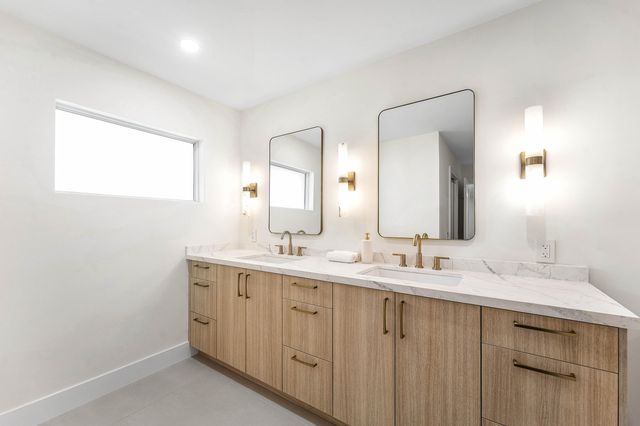 654 W Lakewoode Circle, Delray Beach, FL 33445