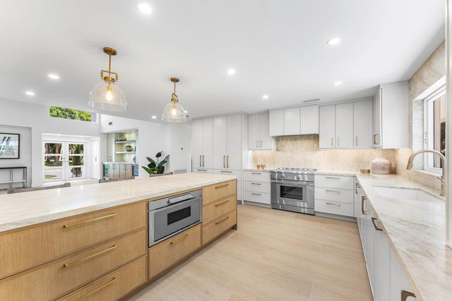 654 W Lakewoode Circle, Delray Beach, FL 33445