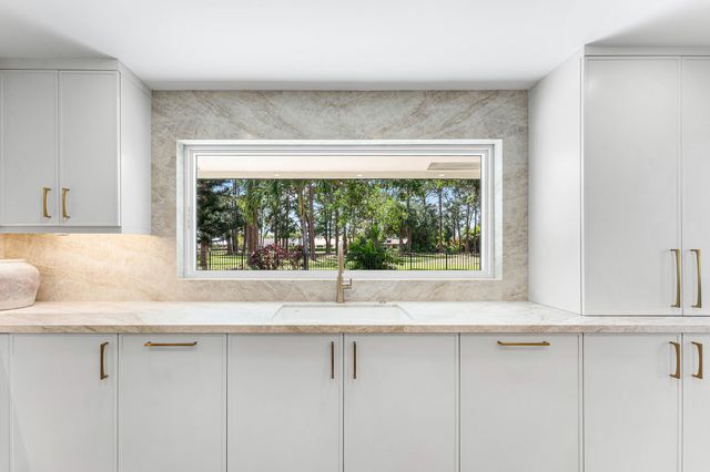 654 W Lakewoode Circle, Delray Beach, FL 33445