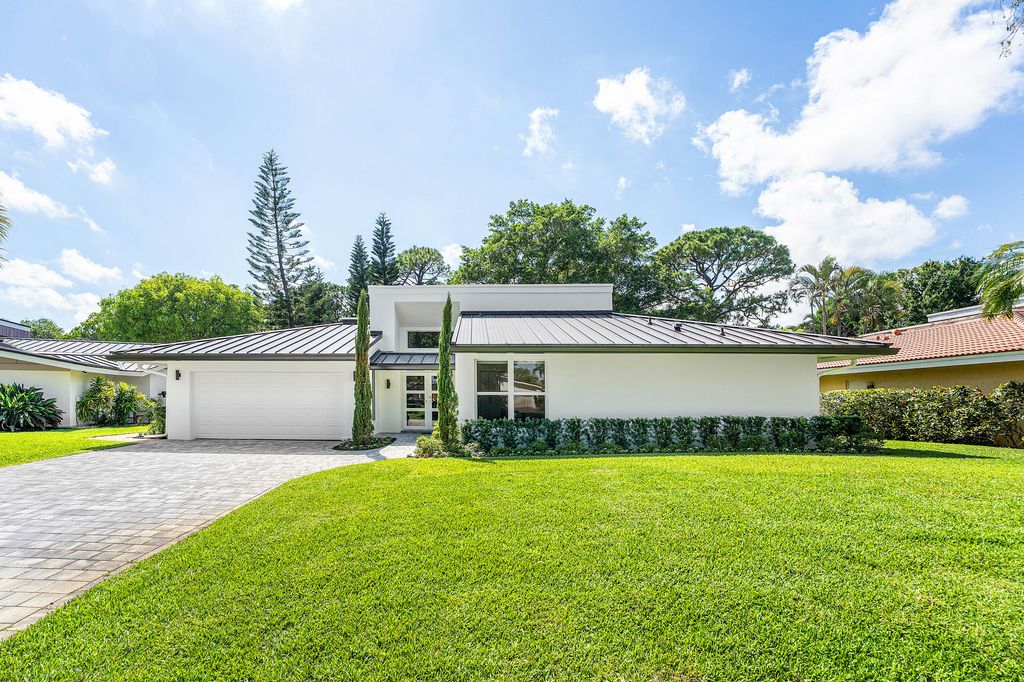 654 W Lakewoode Circle, Delray Beach, FL 33445