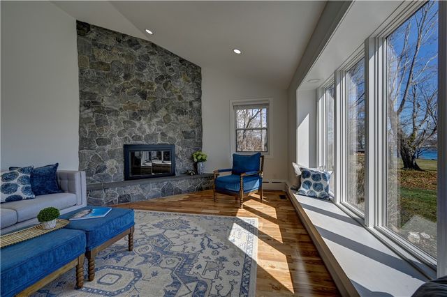 18 Sunset Lane, Portsmouth, RI 02871