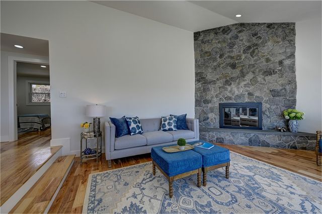 18 Sunset Lane, Portsmouth, RI 02871