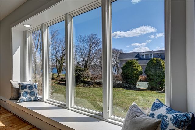 18 Sunset Lane, Portsmouth, RI 02871