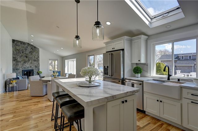 18 Sunset Lane, Portsmouth, RI 02871