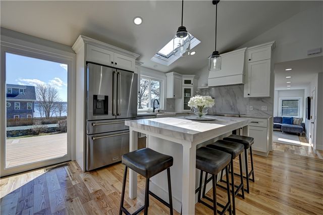 18 Sunset Lane, Portsmouth, RI 02871