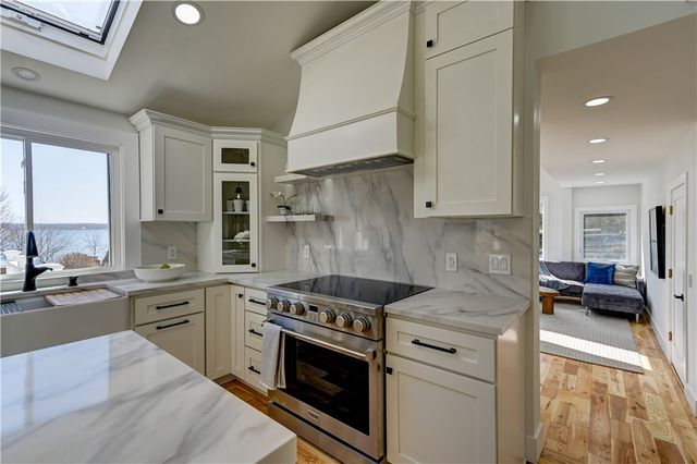 18 Sunset Lane, Portsmouth, RI 02871