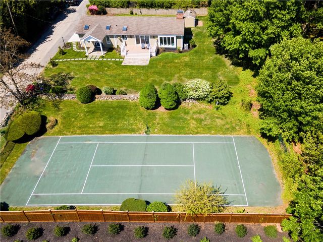 18 Sunset Lane, Portsmouth, RI 02871