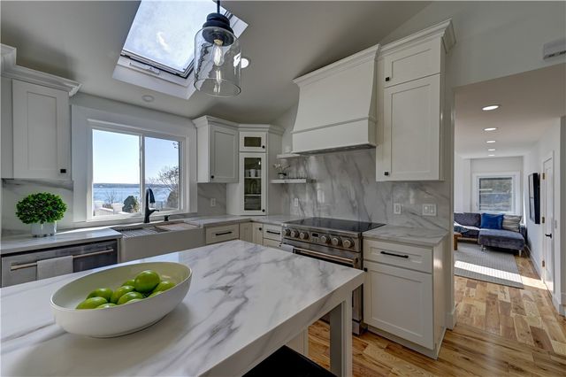 18 Sunset Lane, Portsmouth, RI 02871