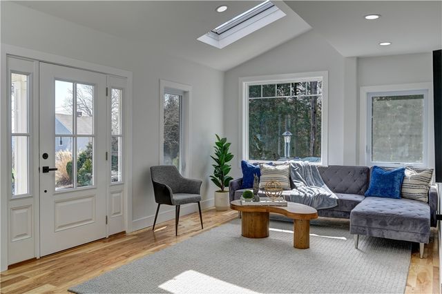 18 Sunset Lane, Portsmouth, RI 02871