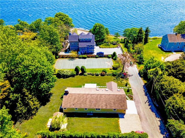 18 Sunset Lane, Portsmouth, RI 02871