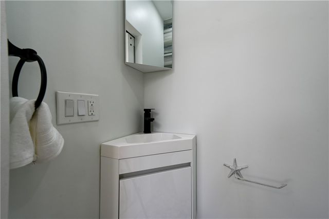 18 Sunset Lane, Portsmouth, RI 02871