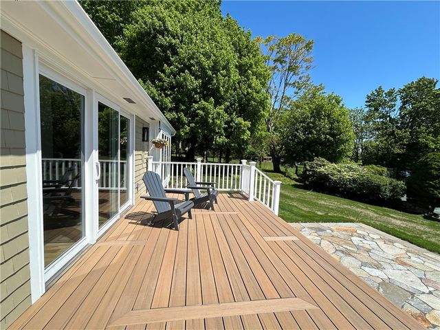 18 Sunset Lane, Portsmouth, RI 02871