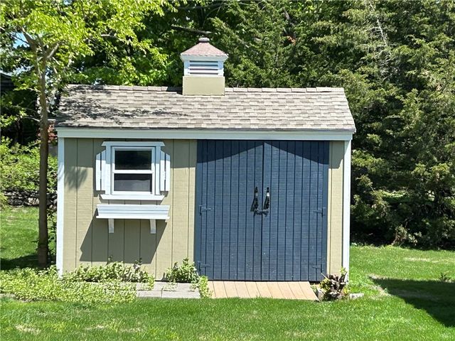 18 Sunset Lane, Portsmouth, RI 02871