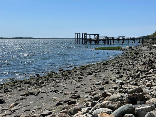 18 Sunset Lane, Portsmouth, RI 02871