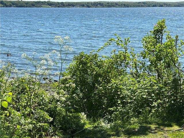 18 Sunset Lane, Portsmouth, RI 02871