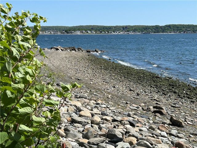 18 Sunset Lane, Portsmouth, RI 02871