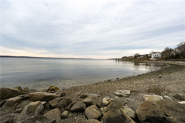 18 Sunset Lane, Portsmouth, RI 02871