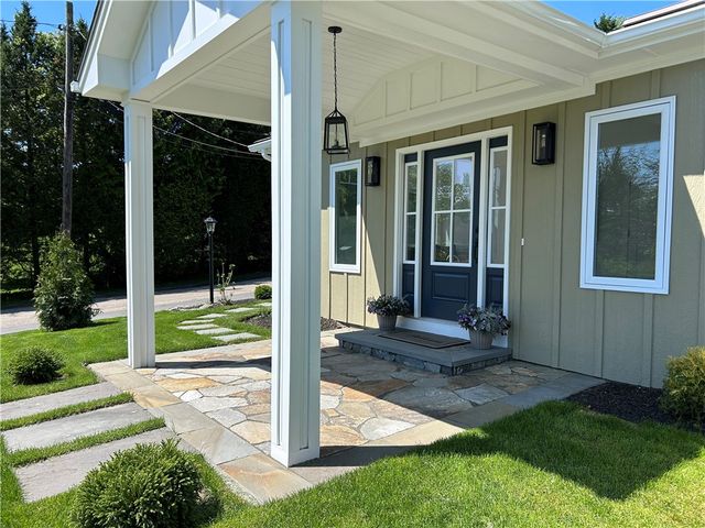 18 Sunset Lane, Portsmouth, RI 02871