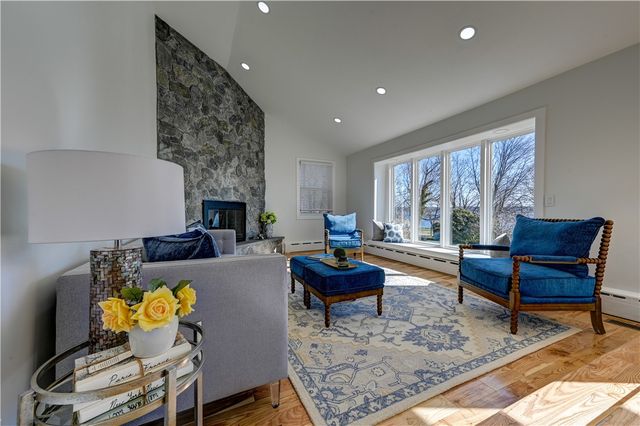 18 Sunset Lane, Portsmouth, RI 02871