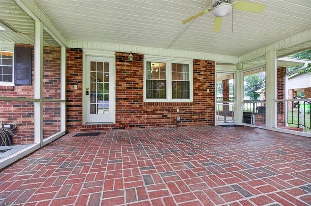 190 Farmbrooke Lane, Winston-salem, NC 27127