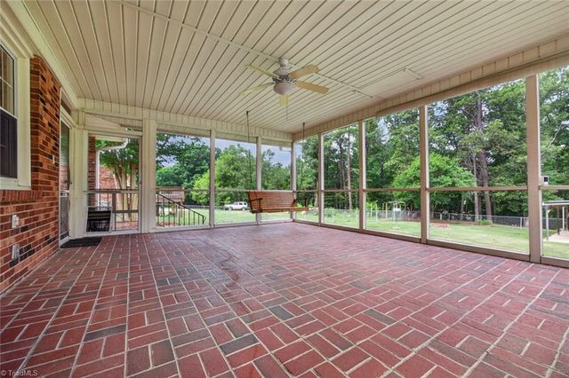 190 Farmbrooke Lane, Winston-salem, NC 27127