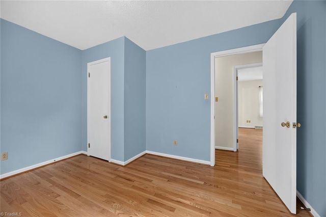 190 Farmbrooke Lane, Winston-salem, NC 27127