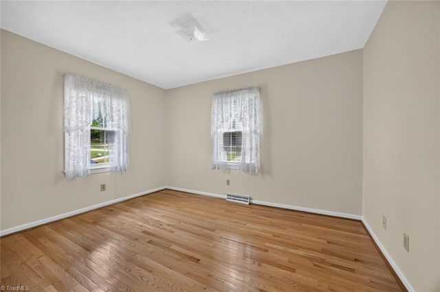 190 Farmbrooke Lane, Winston-salem, NC 27127