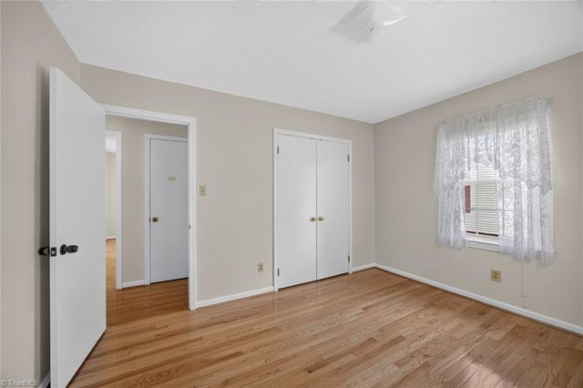 190 Farmbrooke Lane, Winston-salem, NC 27127