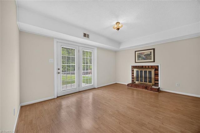 190 Farmbrooke Lane, Winston-salem, NC 27127