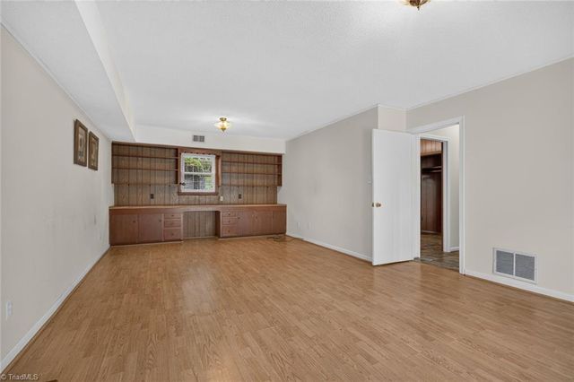 190 Farmbrooke Lane, Winston-salem, NC 27127