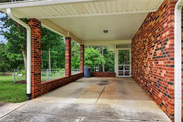 190 Farmbrooke Lane, Winston-salem, NC 27127