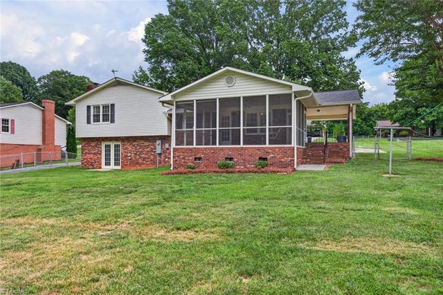 190 Farmbrooke Lane, Winston-salem, NC 27127