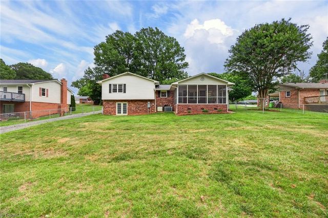 190 Farmbrooke Lane, Winston-salem, NC 27127