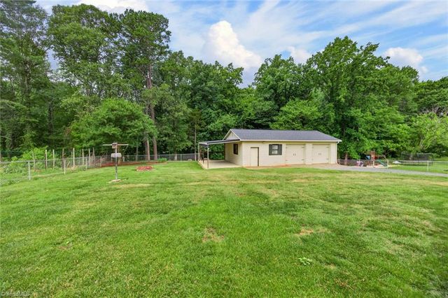 190 Farmbrooke Lane, Winston-salem, NC 27127