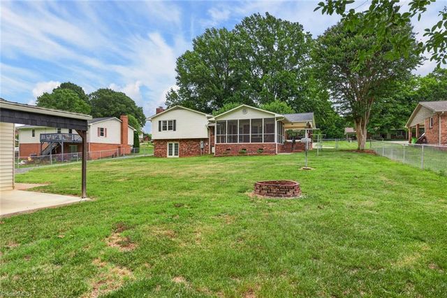 190 Farmbrooke Lane, Winston-salem, NC 27127