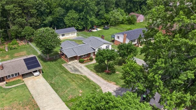 190 Farmbrooke Lane, Winston-salem, NC 27127
