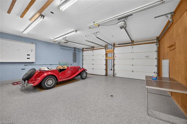 190 Farmbrooke Lane, Winston-salem, NC 27127