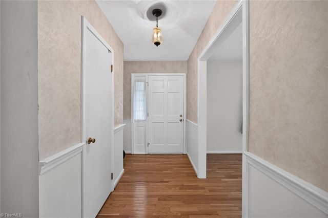 190 Farmbrooke Lane, Winston-salem, NC 27127