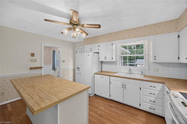 190 Farmbrooke Lane, Winston-salem, NC 27127