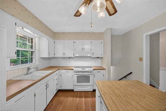 190 Farmbrooke Lane, Winston-salem, NC 27127