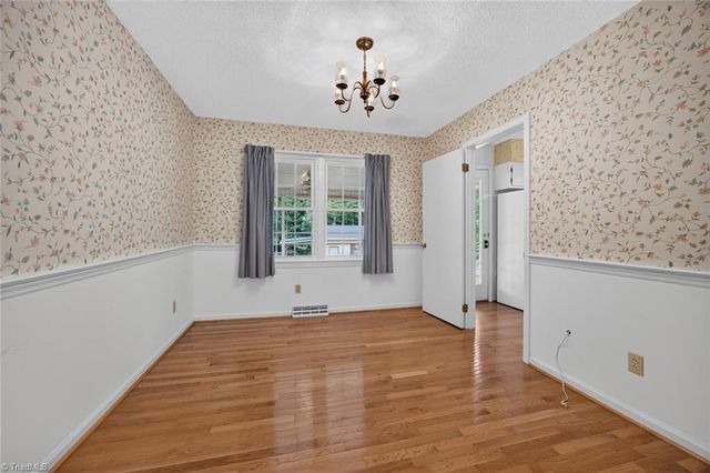 190 Farmbrooke Lane, Winston-salem, NC 27127